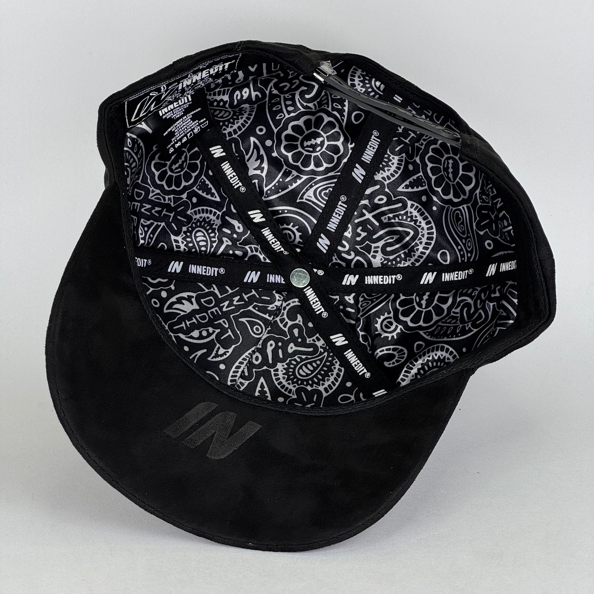 INNEDIT BLACK CRYSTALS